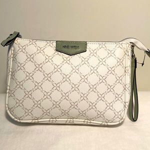 Nine West NWOT clutch wristlet removable strap